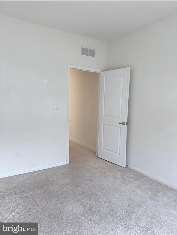 Building Photo - 113 Thomond Way