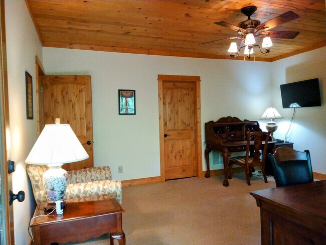 Building Photo - 386 Arbor Dr