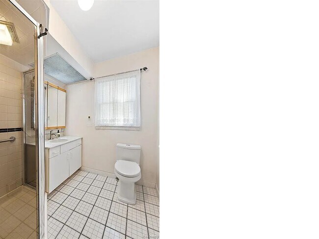 Building Photo - 3819 Island Park Dr