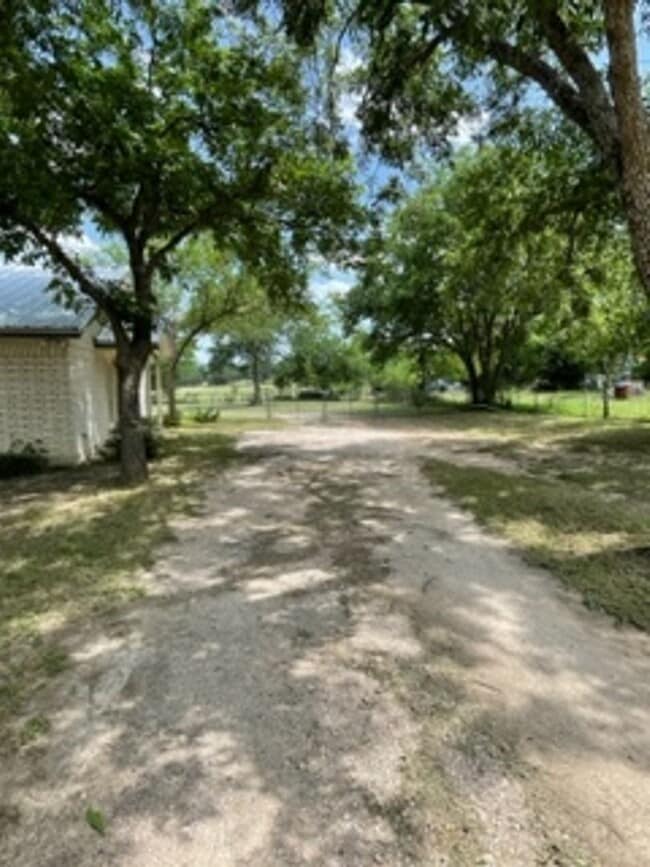 Building Photo - 1312 Central Texas Expy