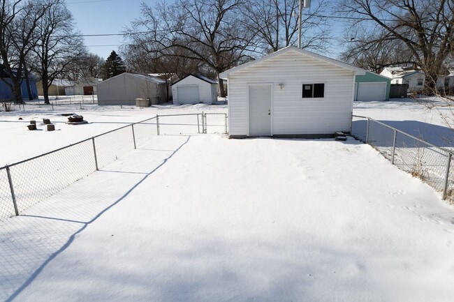 Building Photo - UPDATED 3 Bedroom 1 Bathroom single family home