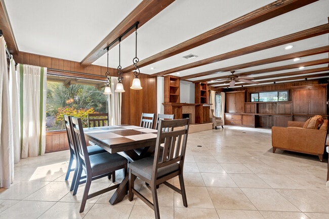 Building Photo - 1342 Skyline Dr