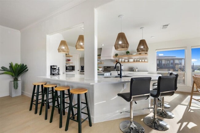 Building Photo - 3008 Point Cove