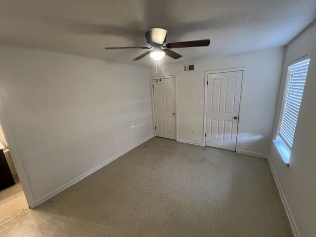 Building Photo - 2 bedroom, 2 bath apartments in Sherwood F...