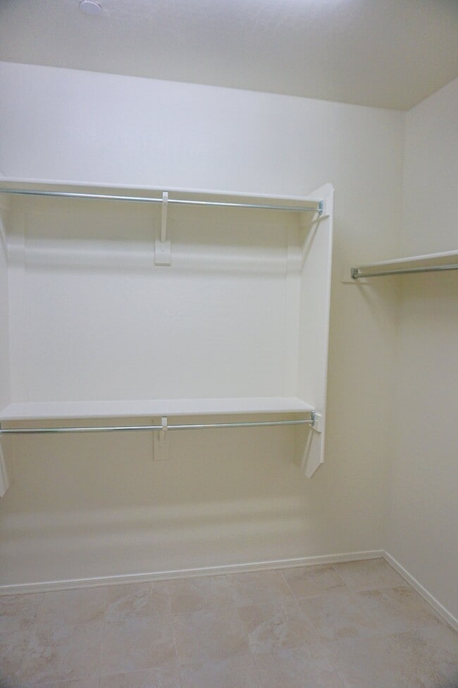 Building Photo - "Charming 3-Bed Oasis with Modern Comfort ...