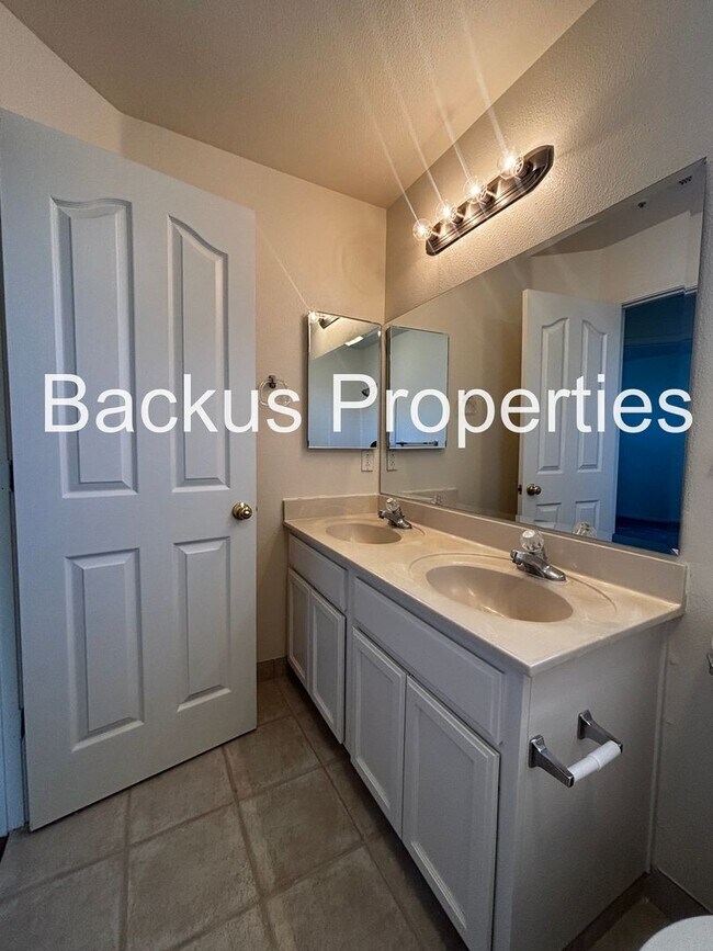 Building Photo - Wonderful two bedroom home close to Constitution shopping center