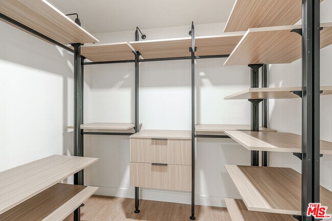 Building Photo - 3688 Overland Ave