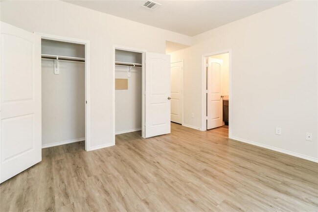 Building Photo - 3712 Alexus Dr