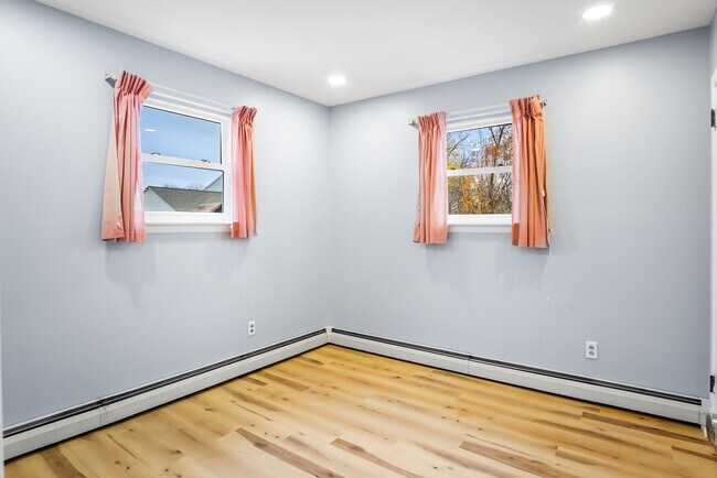 Building Photo - 413 Watson Ave