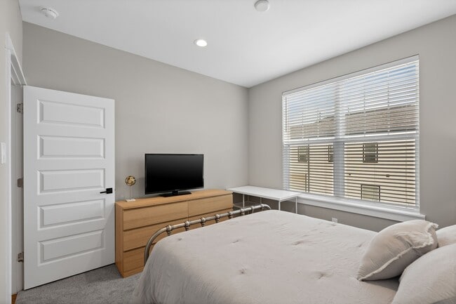 Building Photo - 5903 Wheatley Holw Ln