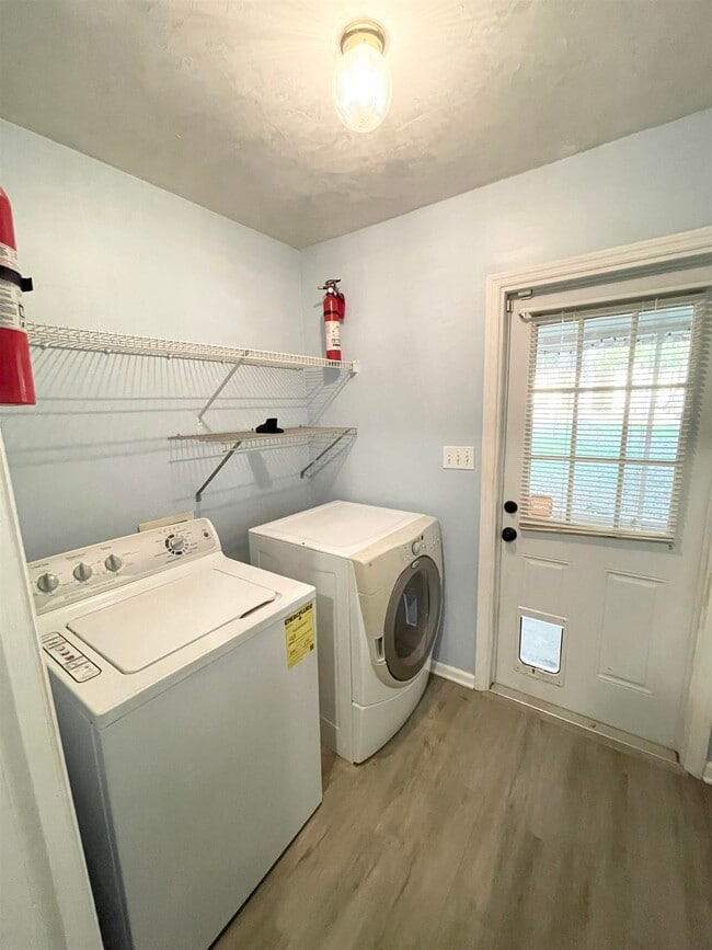 Building Photo - 4112 Mission Trace Blvd