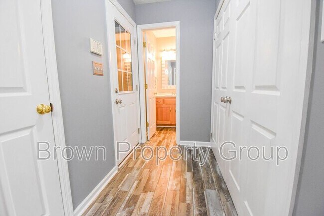 Building Photo - 867 Long Iron Dr