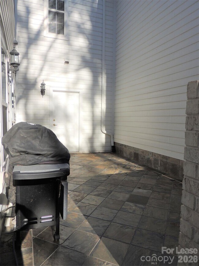 Building Photo - 14555 Adair Manor Ct