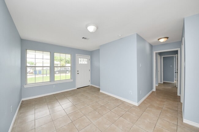 Building Photo - 3511 Palm Ave