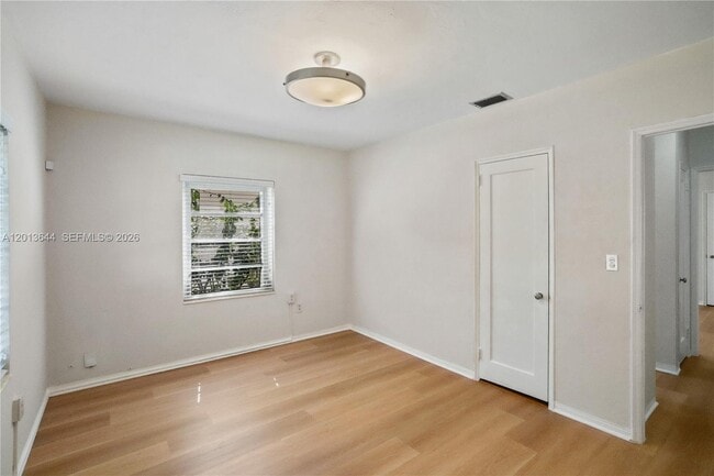 Building Photo - 2460 SW 24th St