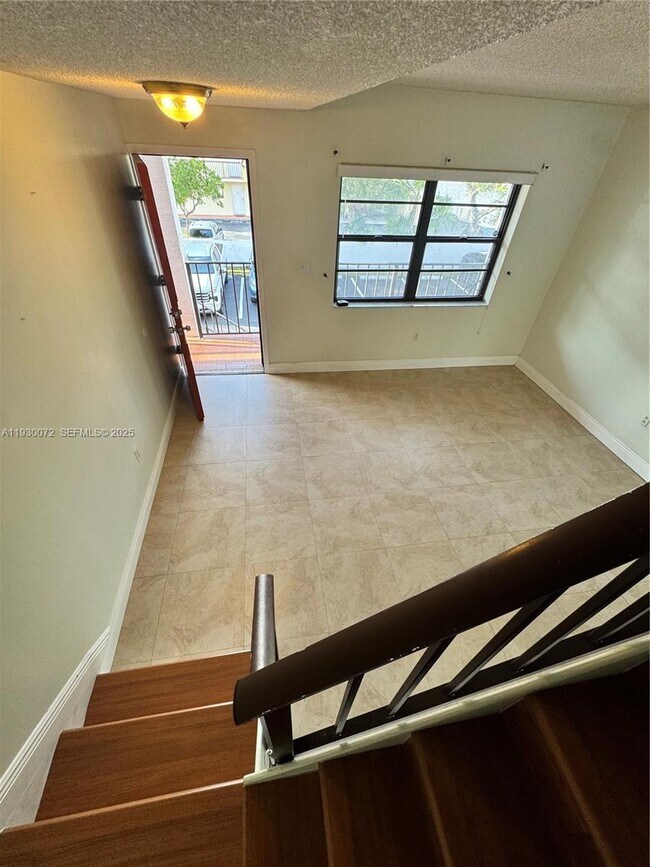 Building Photo - 421 Swallow Dr