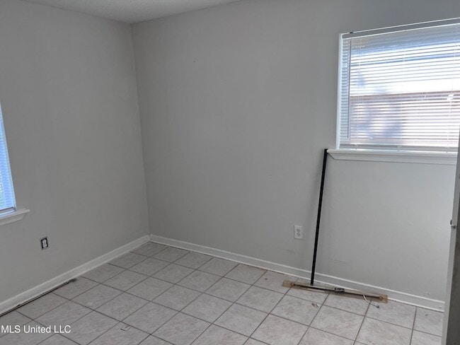 Building Photo - 102 Carson Dr