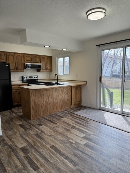 Kitchen and dining - 825 11th Ave W