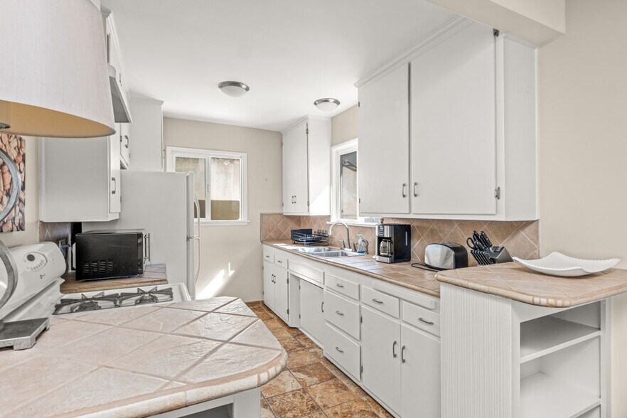 Building Photo - 58 10th Ct