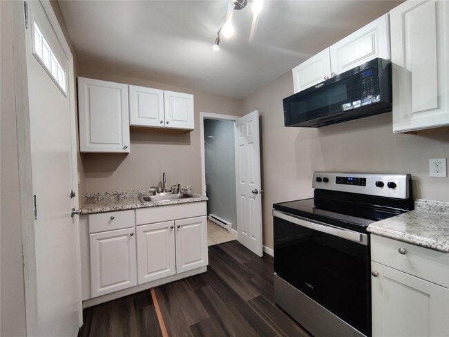 Building Photo - 917-921-921 Violet Ave