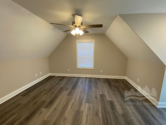 Building Photo - 547 Rosalie Woods Dr