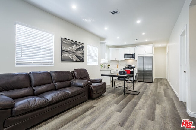 Building Photo - 1475 W 22nd St