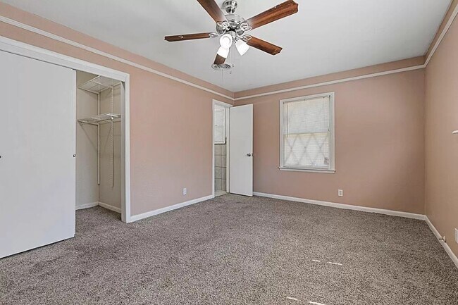 Building Photo - 5720 Wharton Dr