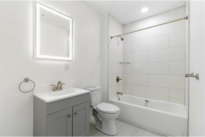 Building Photo - 4250 Lancaster Ave