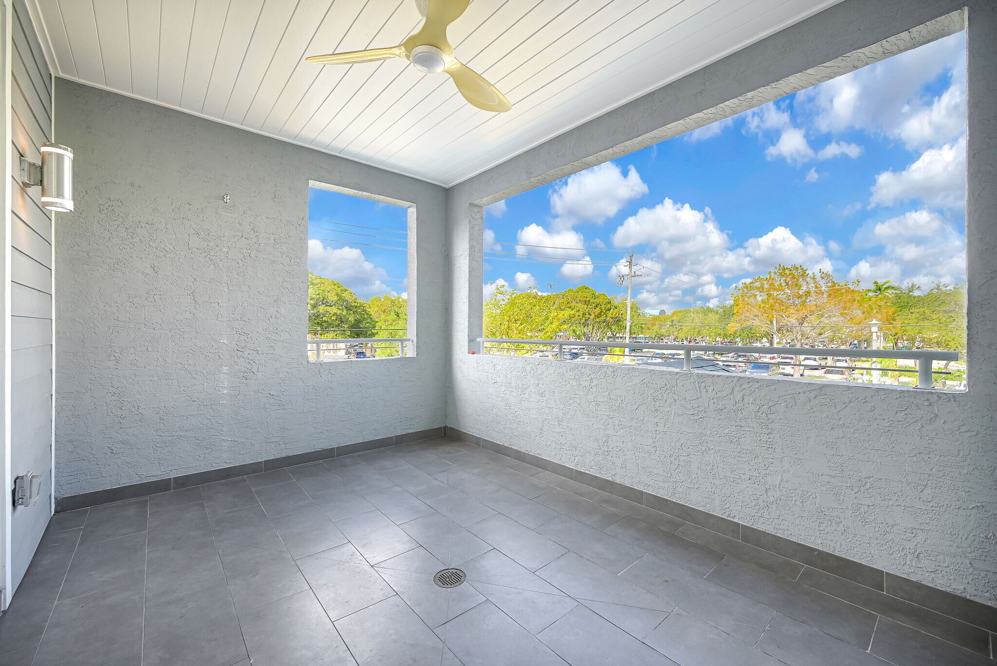 Building Photo - 150 NE 50th Ter