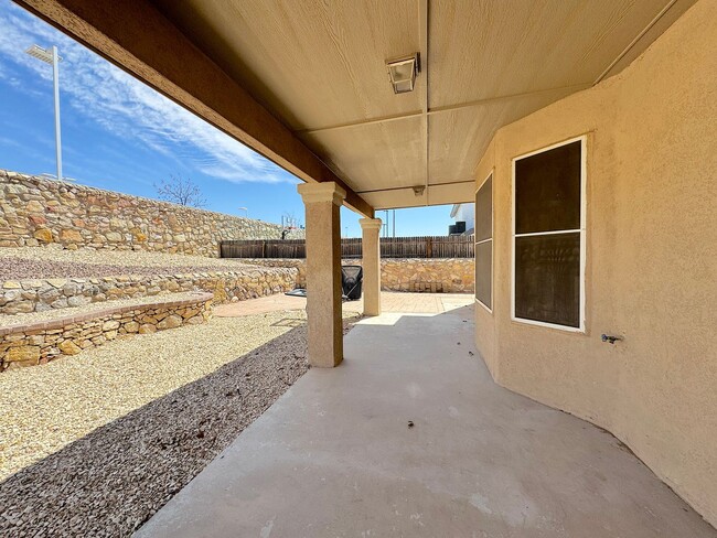 Building Photo - West El Paso 3bed 2.5bbath refrig A/C Home