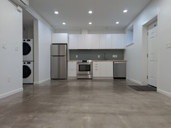 Building Photo - 2818 NE FREMONT ST