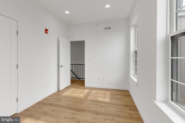 Building Photo - 2045 Trenton Ave