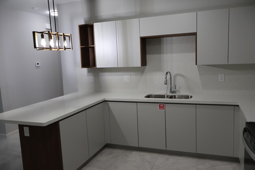 kitchen - 1005 Hidden Hills St