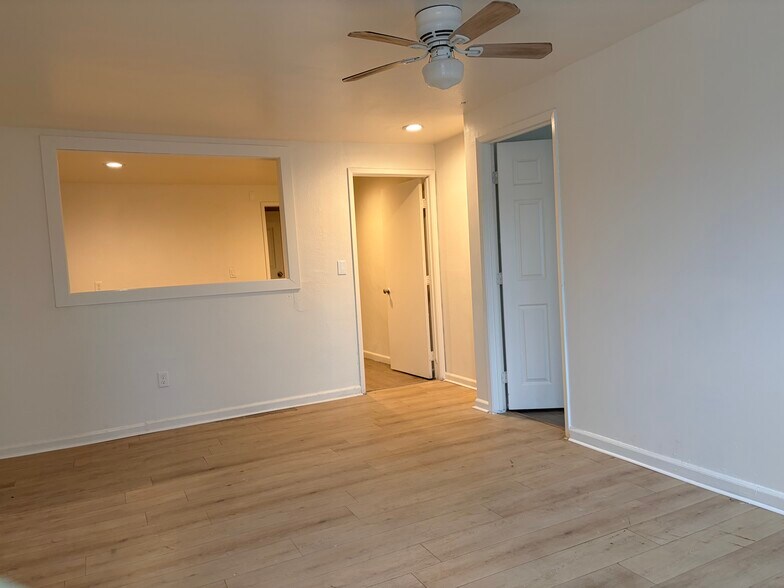 Building Photo - 10952 Rose St