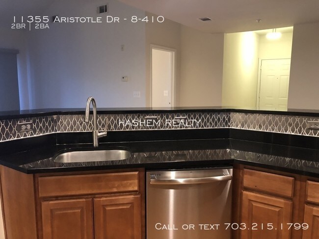 Building Photo - Penthouse 2 br condo with 2nd floor loft.