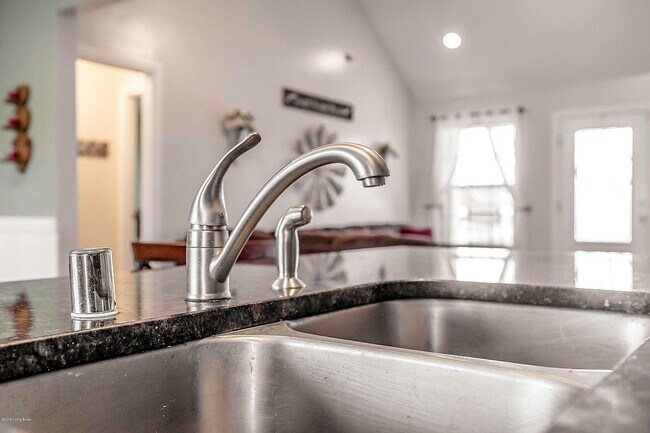 Building Photo - Beautiful 3-Bed Home In Mount Washington