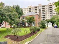 Building Photo - 1004 Noyes Dr
