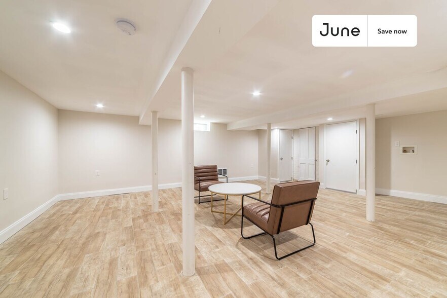 Building Photo - 39A Broome St