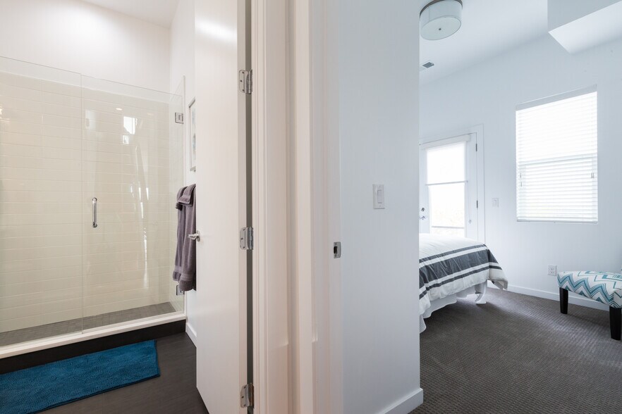 Building Photo - 3081 W 16th Ave