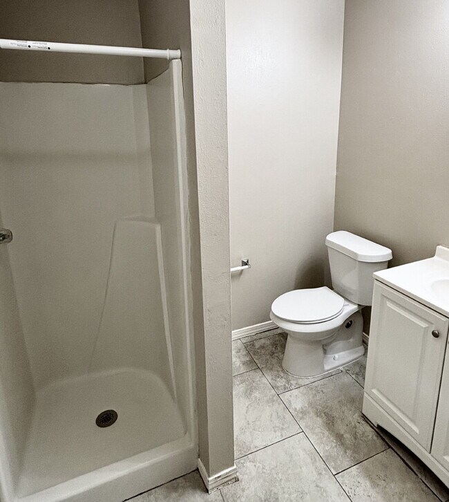 Building Photo - "Charming 3-Bedroom Townhouse in Fort Walt...