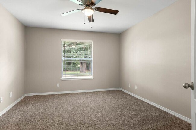 Building Photo - 5749 Tiger Woods Dr