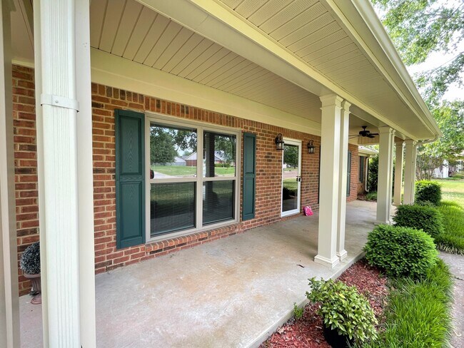 Building Photo - 124 Wickstone Rd