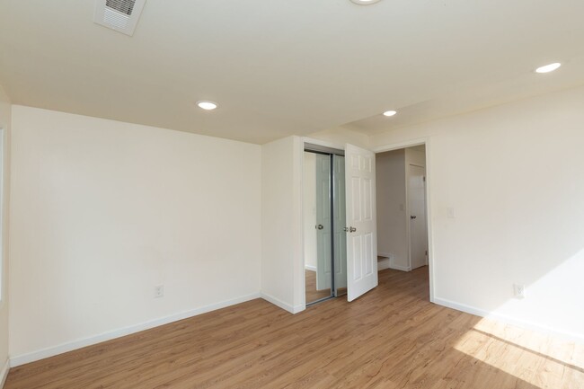 Building Photo - 2 Bed, 2 Full Bath Single Family Home in H...