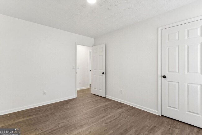 Building Photo - 410 Shenandoah Ct