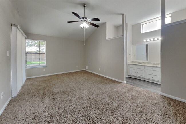 Building Photo - 2811 Pineleaf Dr