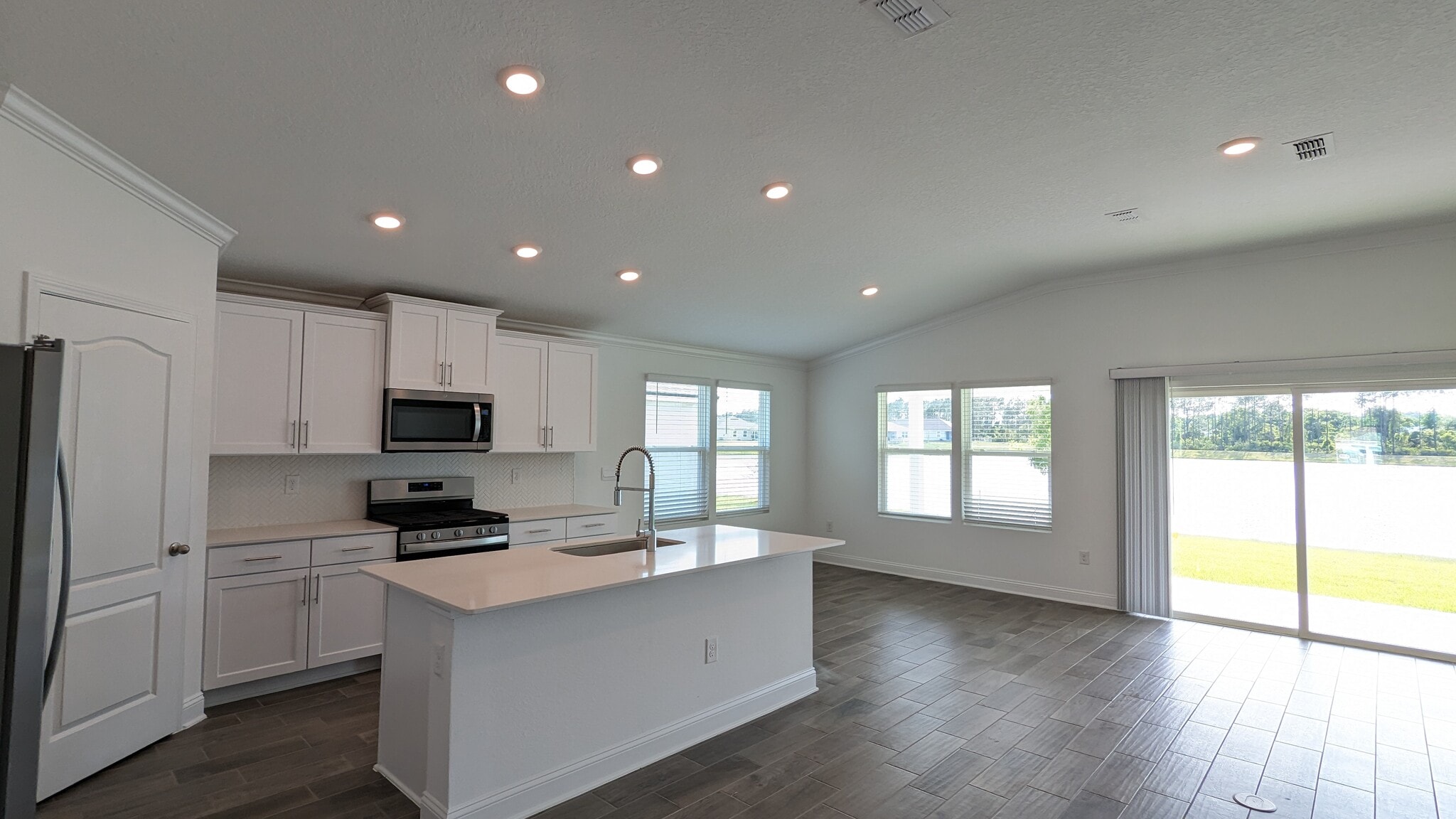 Building Photo - 259 Zancara St