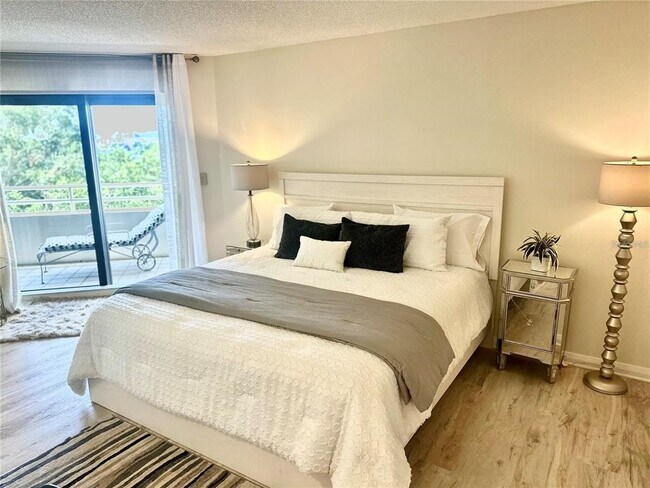 Building Photo - 5950 Pelican Bay Plaza S