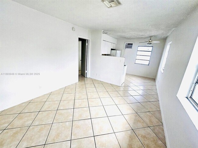 Building Photo - 400 SE 31st St