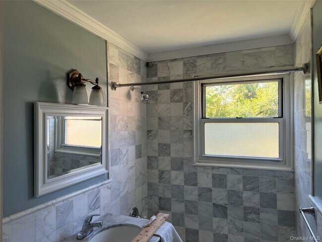 Building Photo - 1084 Fenwood Dr