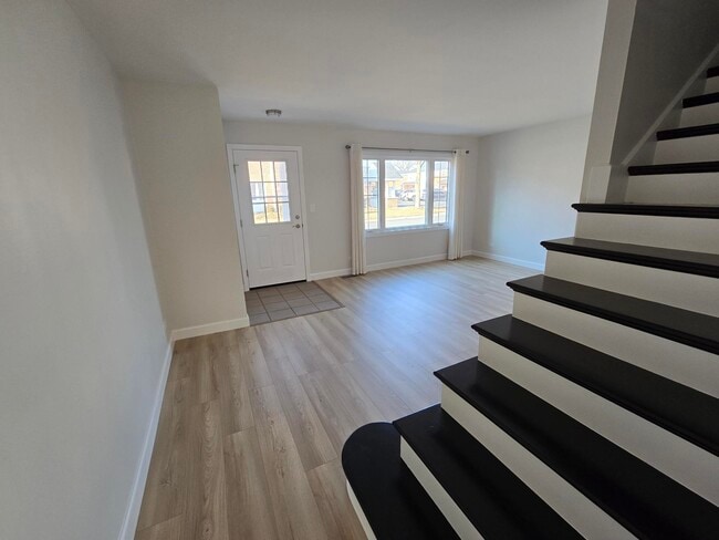 Building Photo - 2136 Rugen Rd